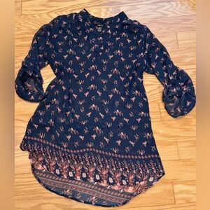 Rue 21 women's V-neck convertible quarter sleeve tunic length blouse blue floral